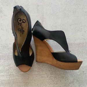 Seychelles Cutout Wedge Shoes, size 6